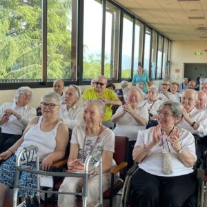 Opera white IV edizione, il pubblico di una RSA applaude Gilda